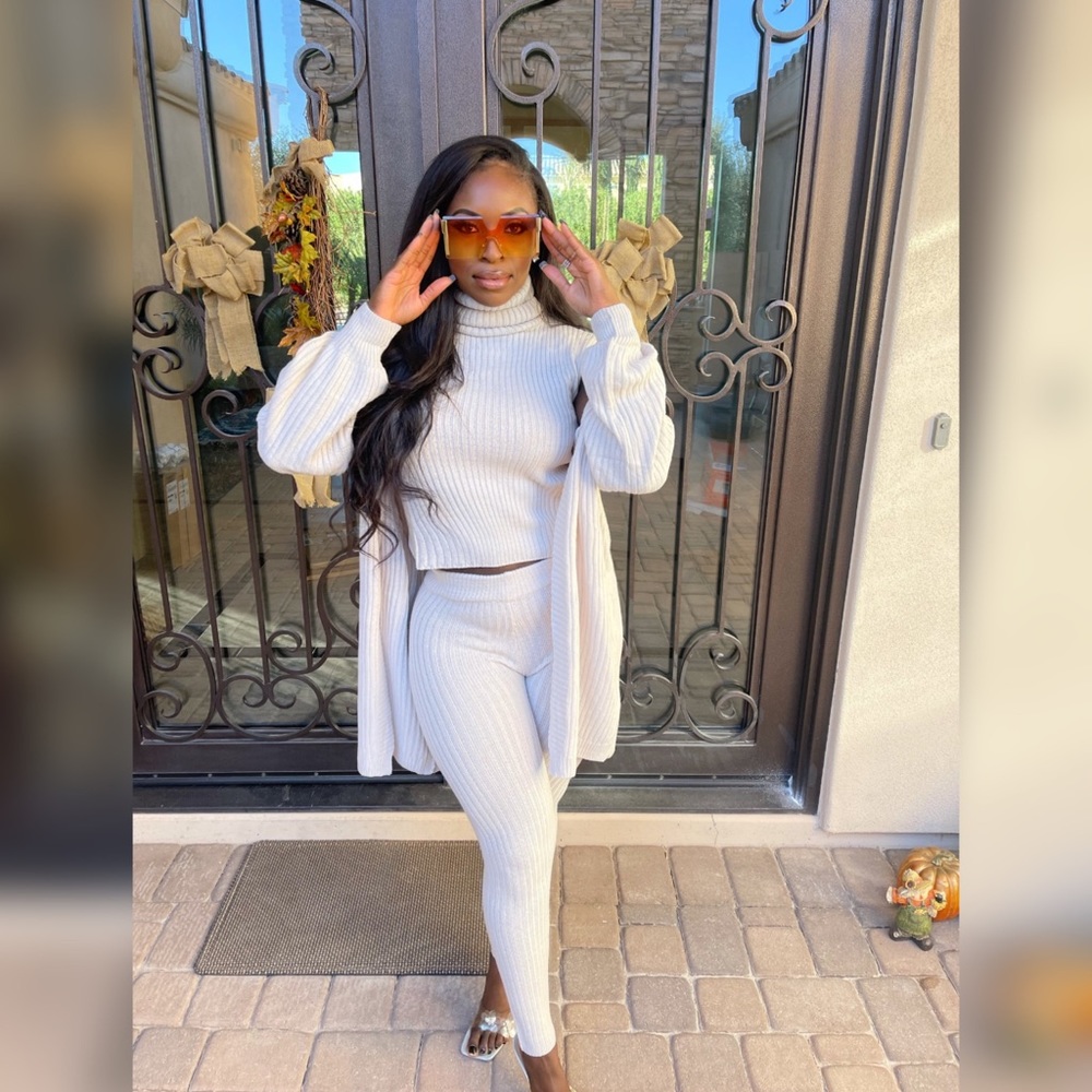 Rich Auntie Set (in Cream)